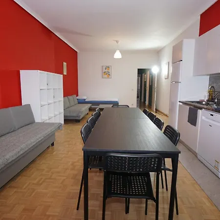 Simon Apartment *